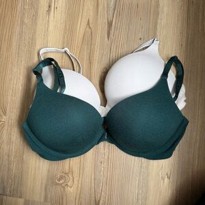 Victoria’s Secret Push Up Bras 34B Green & White T Shirt Bra Set